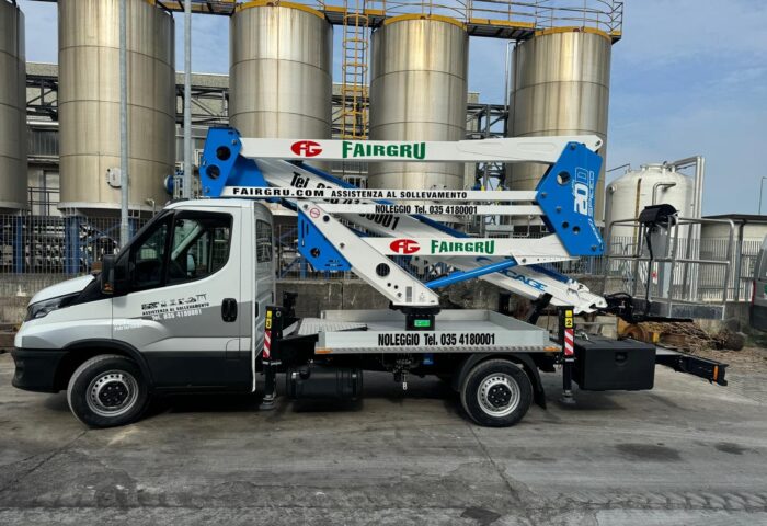 Piattaforma Autocarrata Socage patente "B" int. 36